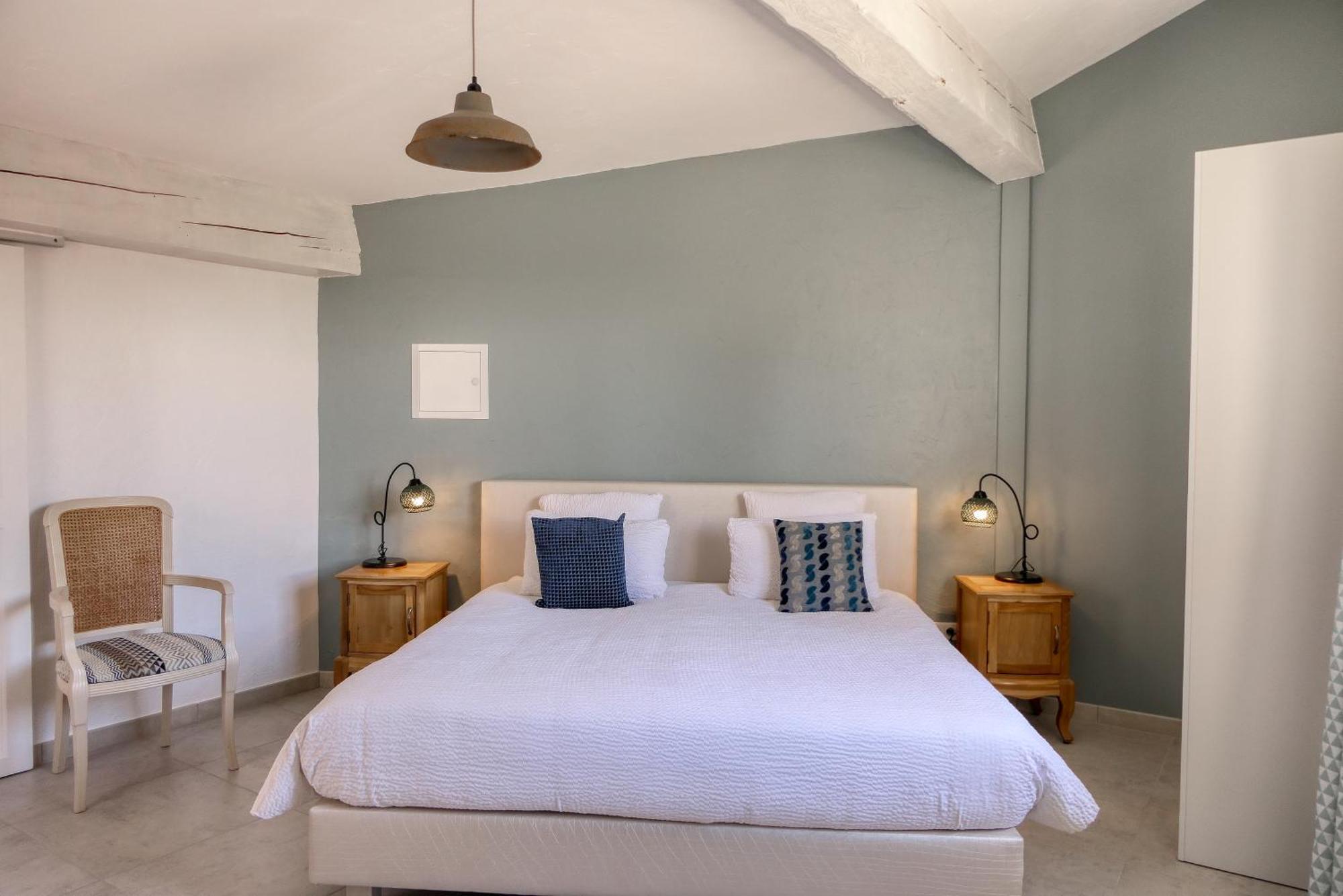 Le Hameau Fleur De Pierres , , Et Table D'hotes 3*