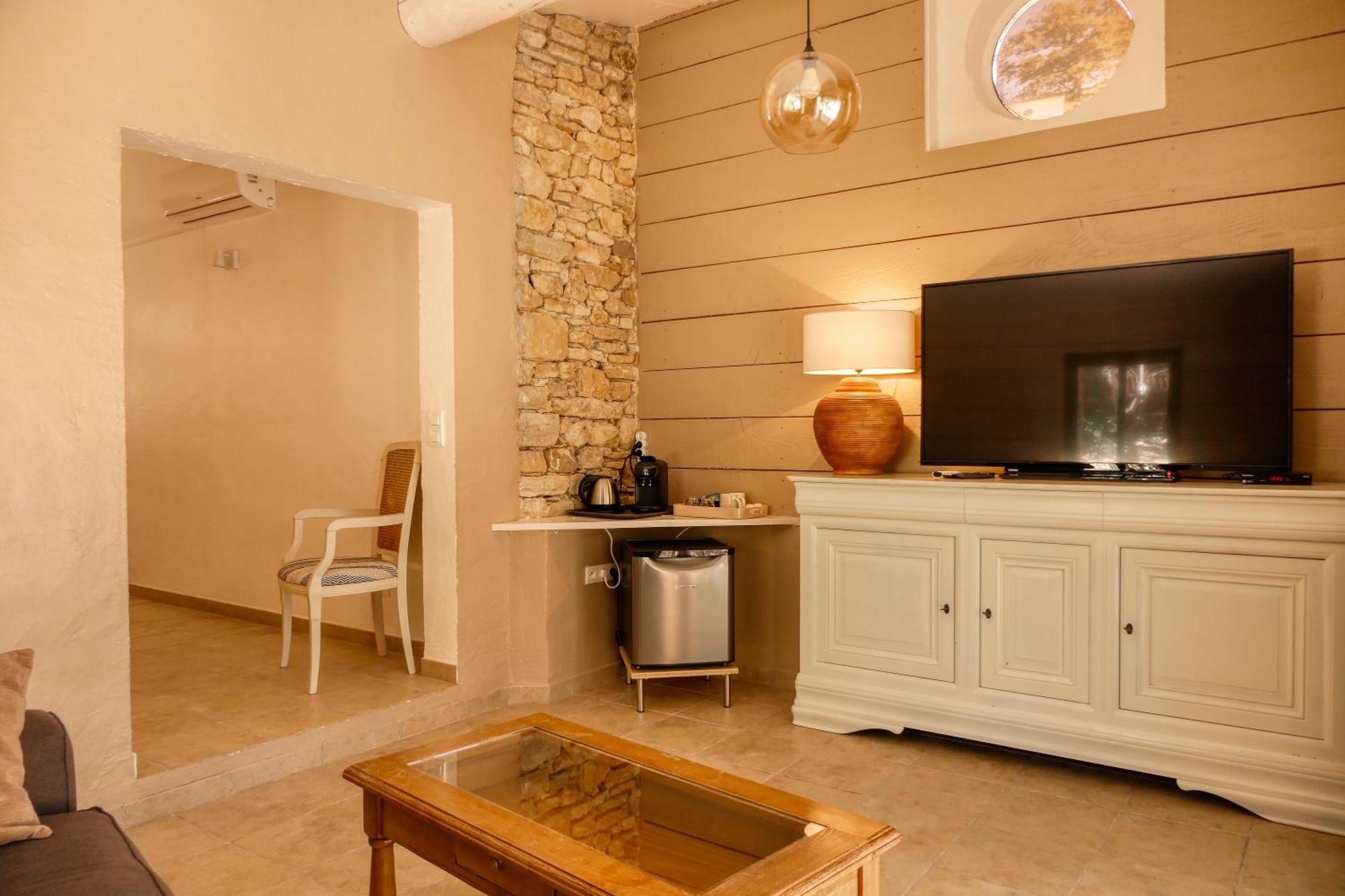 Guest house Le Hameau Fleur De Pierres , , Et Table D'hotes Murs (Vaucluse)