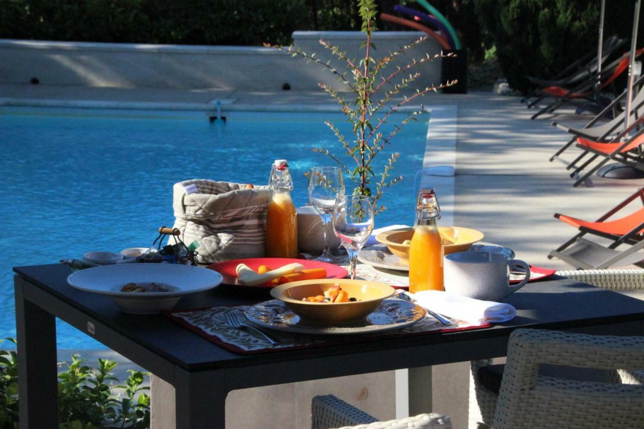 Guest house Le Hameau Fleur De Pierres , , Et Table D'hotes 3*